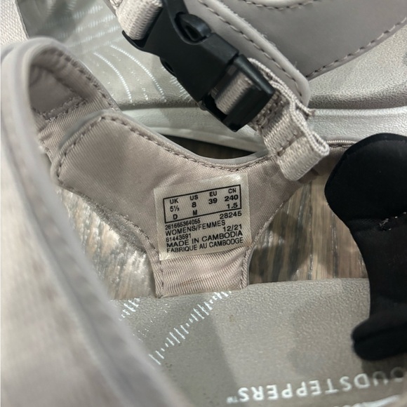 Clarks Women's Gray Cloudsteppers Sandals 8 - Picture 9 of 11